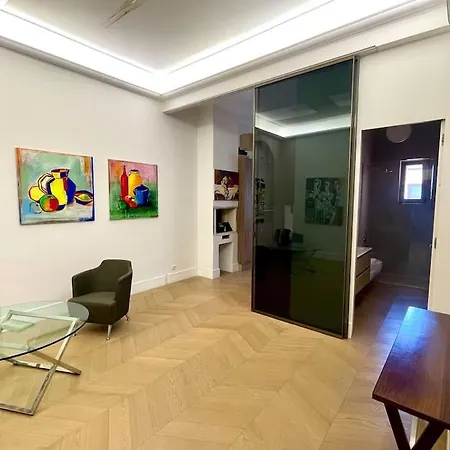 Gallery Art Flat Near The Colosseum And Domus Aurea * ローマ