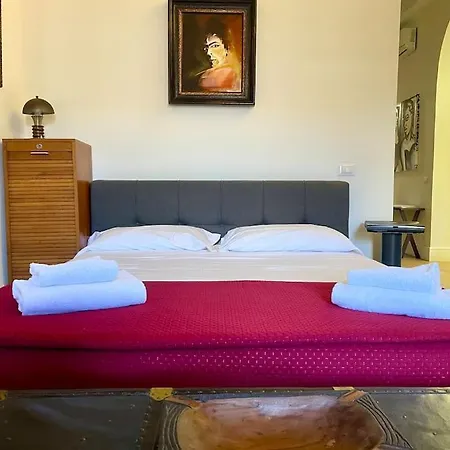 Apartamento Gallery Art Flat Near The Colosseum And Domus Aurea *