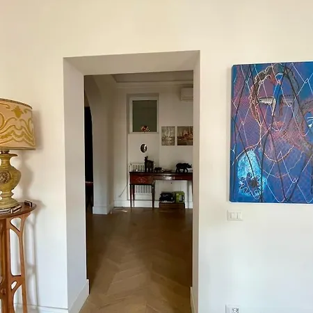 Apartamento Gallery Art Flat Near The Colosseum And Domus Aurea *