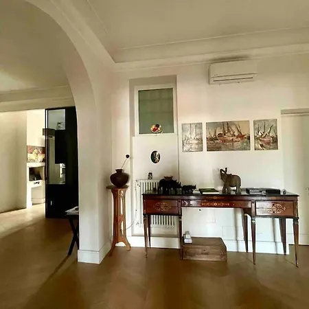 Gallery Art Flat Near The Colosseum And Domus Aurea