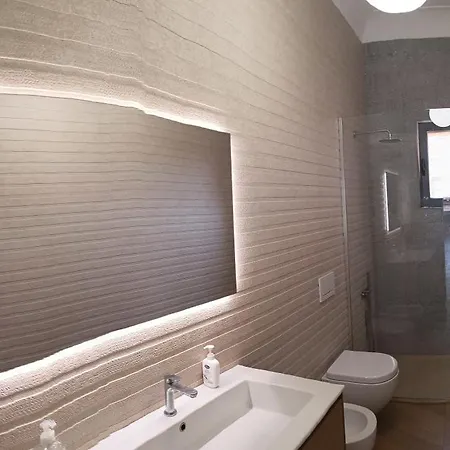 Apartamento Gallery Art Flat Near The Colosseum And Domus Aurea *